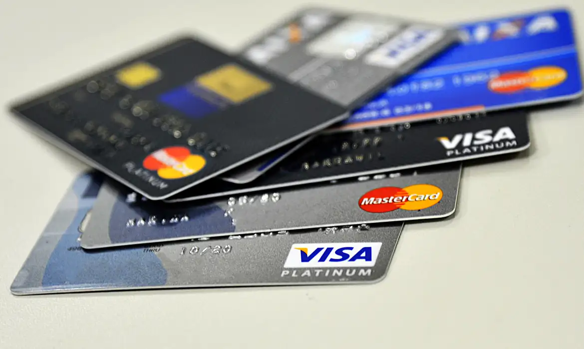 Como Usar o Cartão de Crédito com Inteligência e Evitar Juros Altos