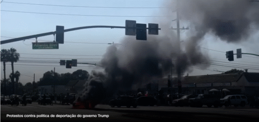 Manifestantes Atacam Carros Autônomos da Alphabet em Los Angeles
