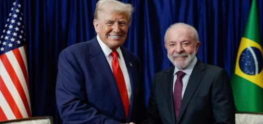Bolsa bate recorde e dólar cai após encontro Lula-Trump Bolsa bate recorde e dólar cai após encontro Lula-Trump